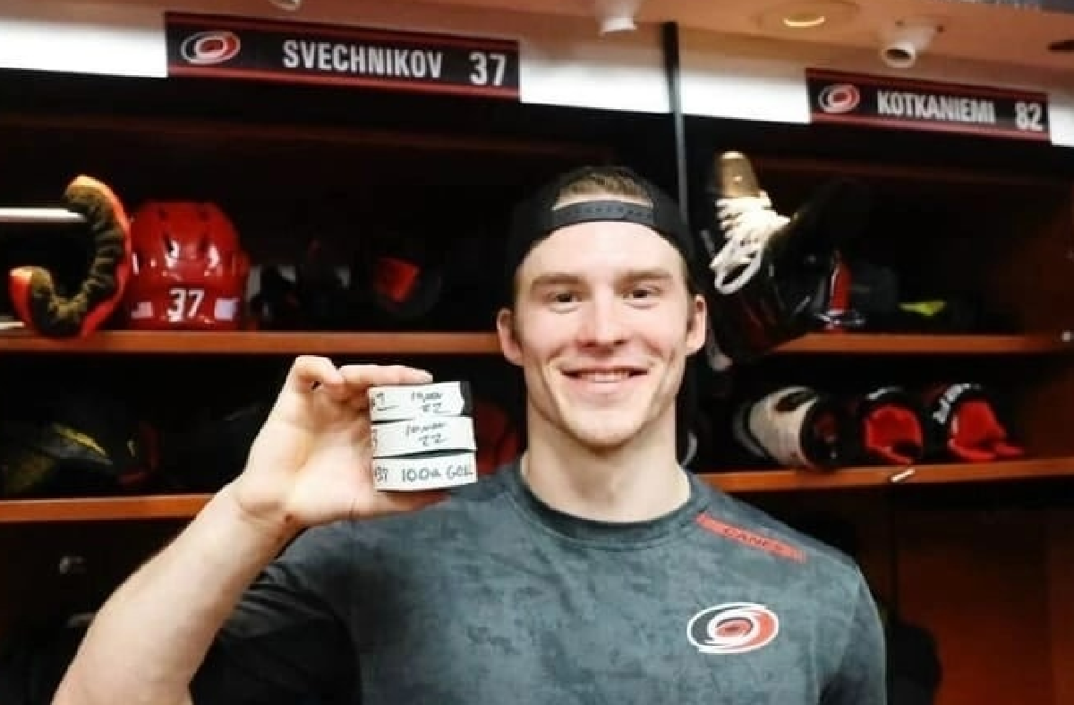 Андрей Свечников надолго запомнит матч с "Эдмонтоном". Фото: НХЛ