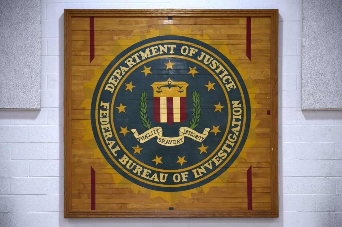    twitter.com/FBI