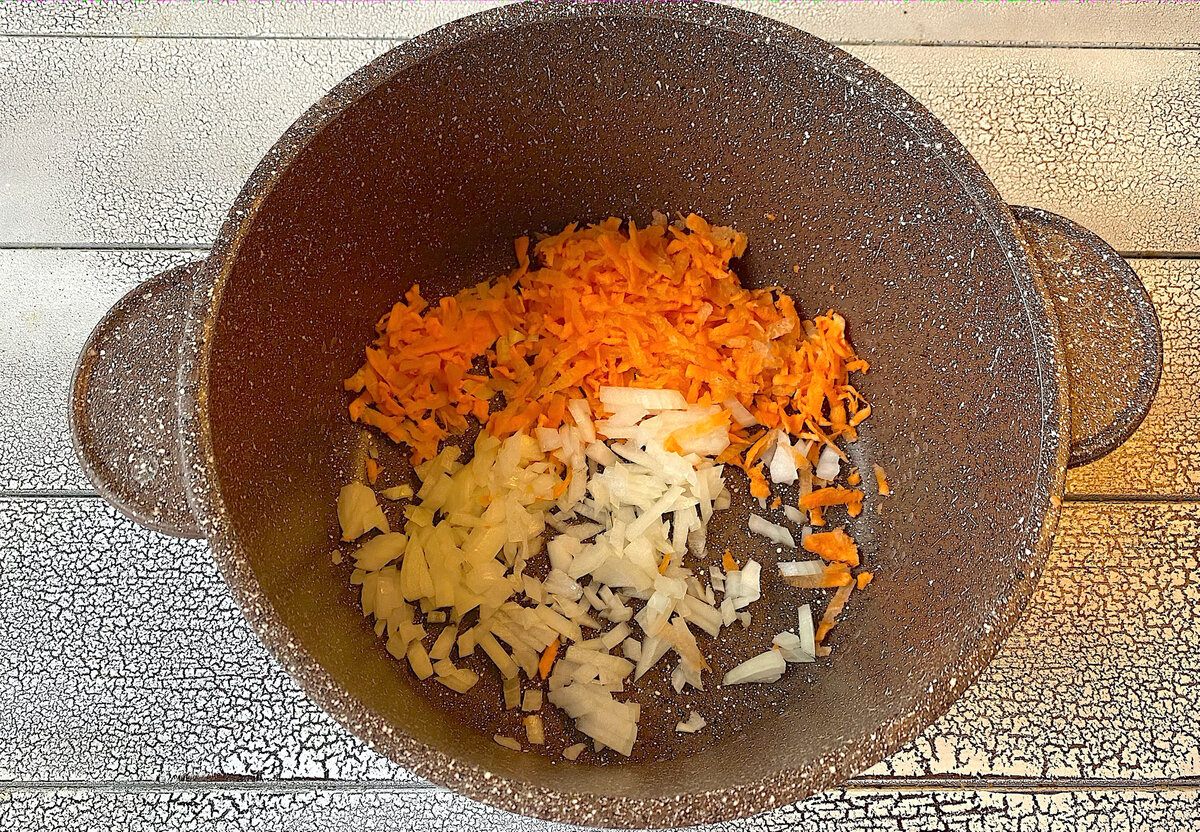 Быстрое, вкусное блюдо из капусты с сосисками: готовлю часто, едим с ...