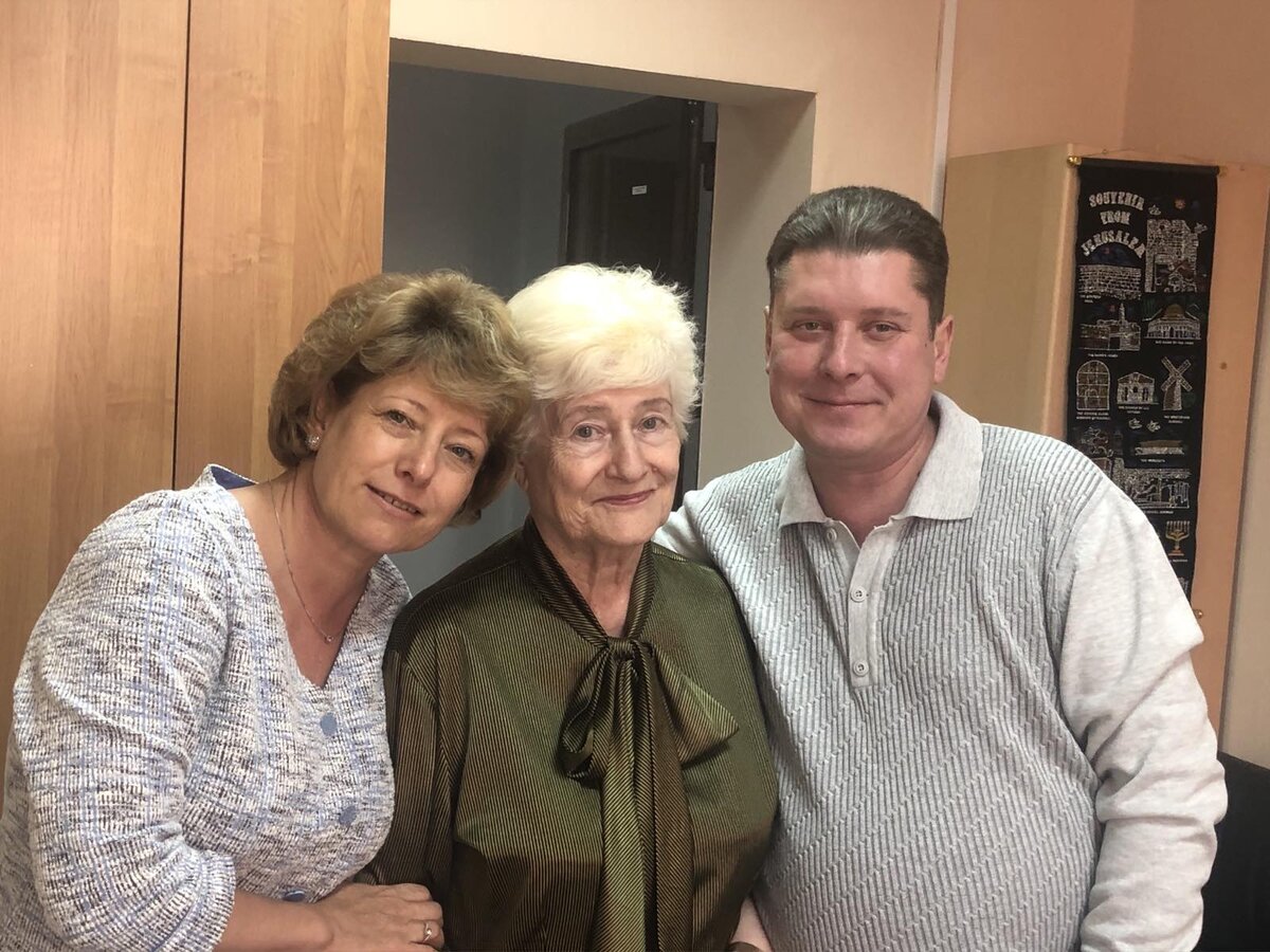 На фото: доктора педагогических наук Наталия Гафурова и Светлана Осипова; кандидат физико-математических наук Владимир Осипов.