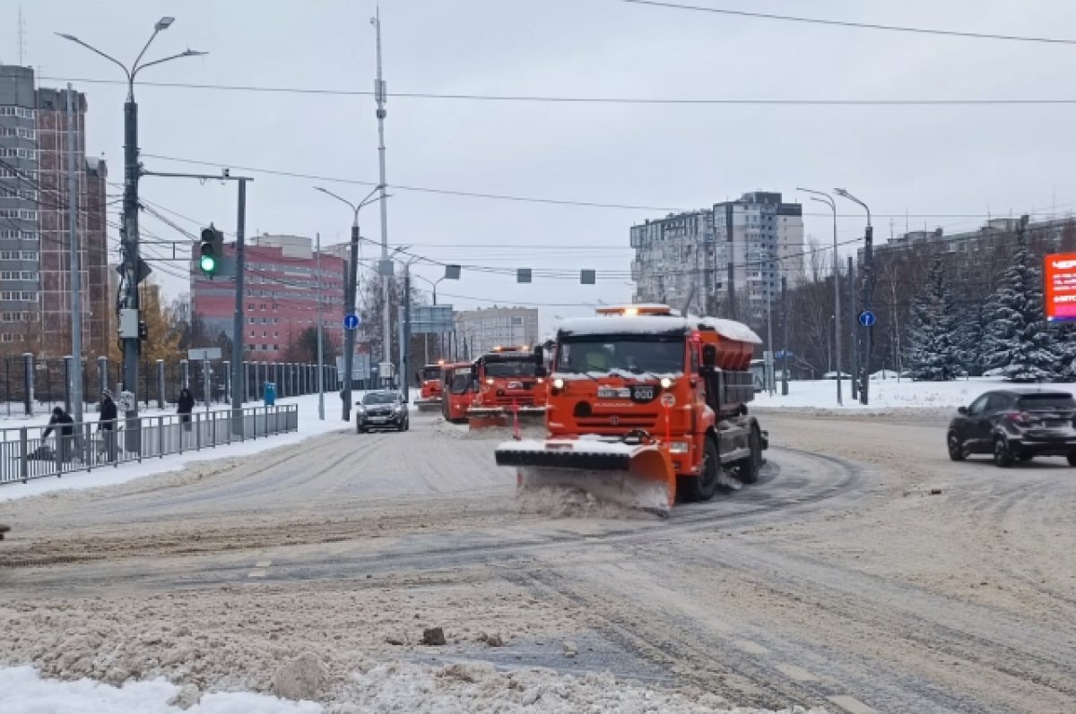 Автопоезда вторые сутки чистят снег на дорогах Нижнего Новгорода | АиФ –  Нижний Новгород | Дзен