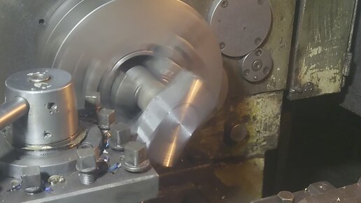 Проточка Т-образного болта на токарном станке. Материал болта – 09Г2С ...