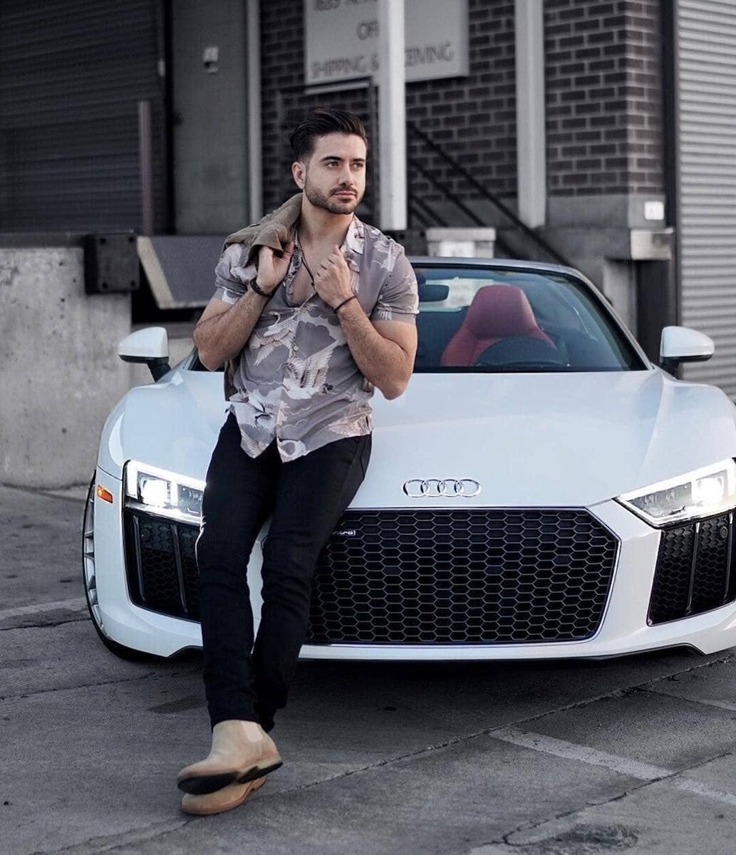 машина должна быть крутой, не обязательно своя 