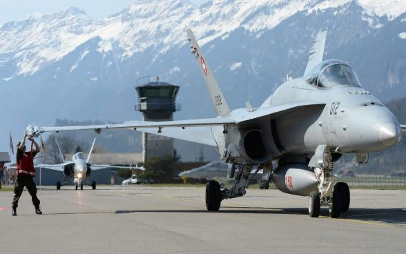 F/A-18C c бортовым номером J-5012 (Фото с сайта ВВС Швейцарии / www.vtg.admin.ch)