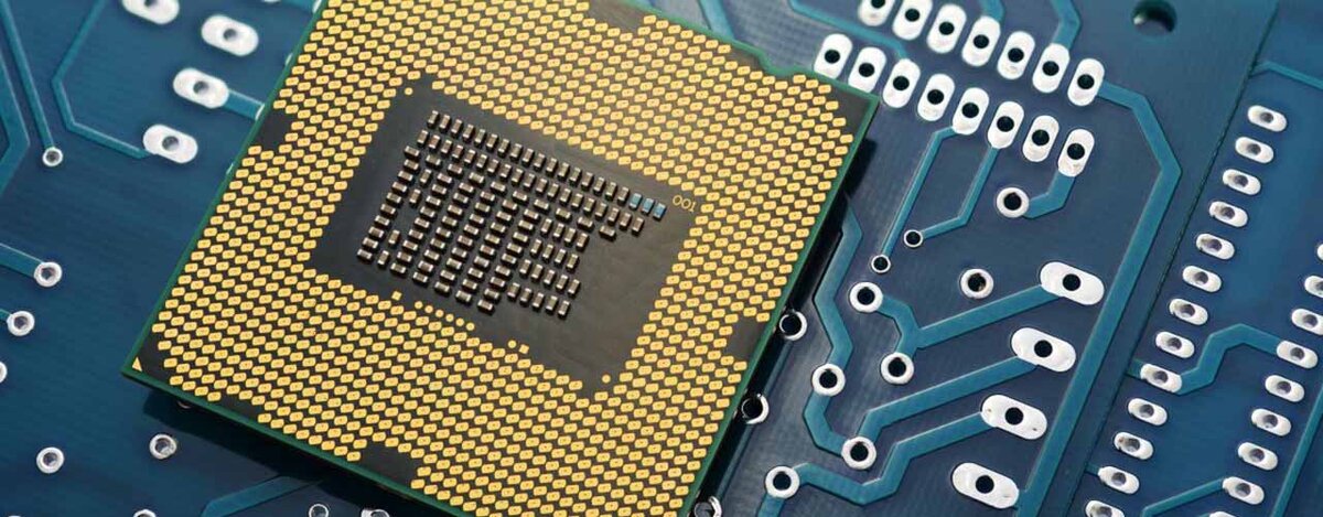 Модель восьмиядерного процессора Xiang Shan, на­зван­но­го Yanqihu, выполнена с ис­поль­зо­ва­ни­ем 28-на­но­мет­ро­во­го тех­про­цес­са TSMC на базе макетной платы HiFive, работает на частоте до 1,3 ГГц