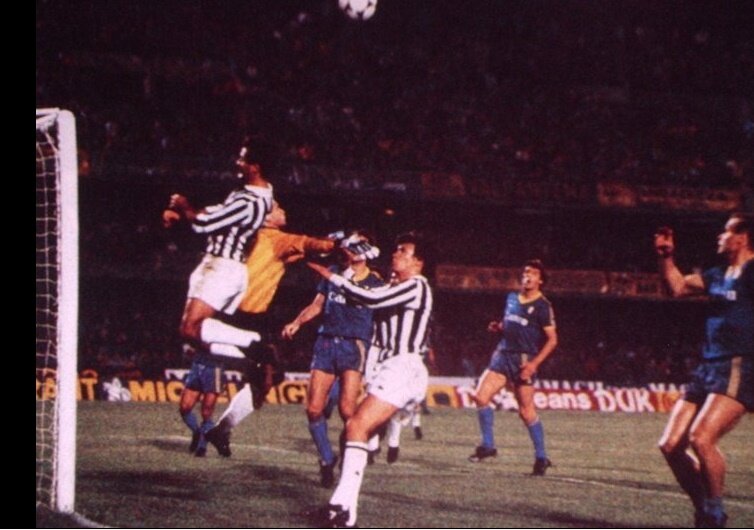 Матч 1/8 финала между итальянскими Вероной и Ювентусом