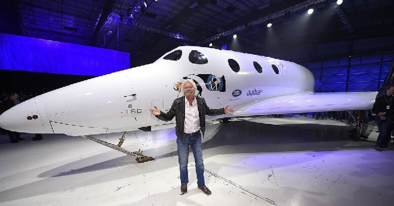 Это Ричард Брэнсон, космический турист из Америки... 