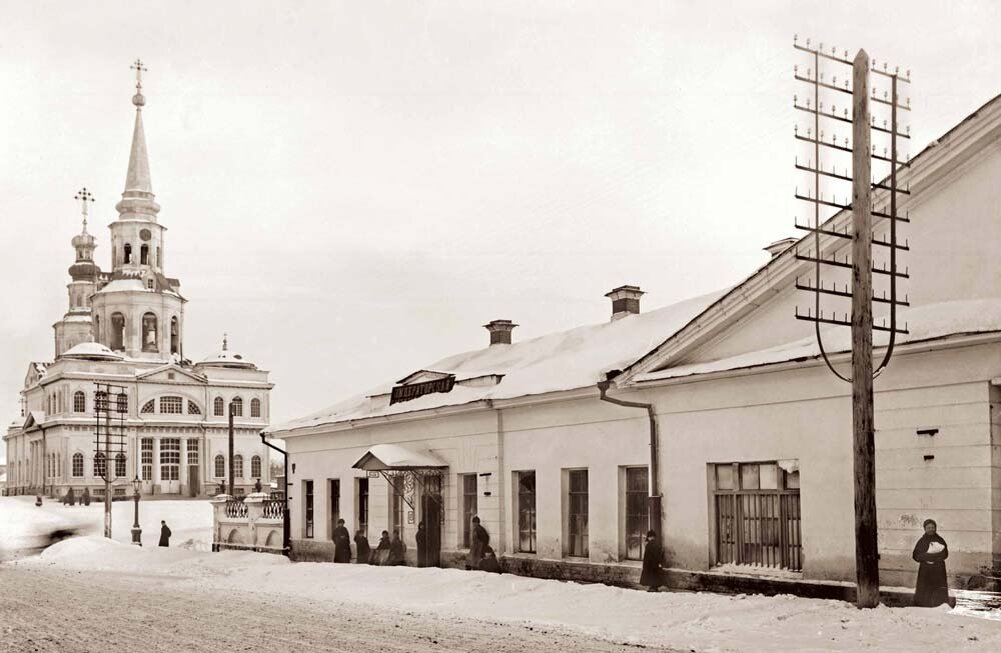 Екатериниский собор и Гранильная фабрика. Источник: uraloved.ru