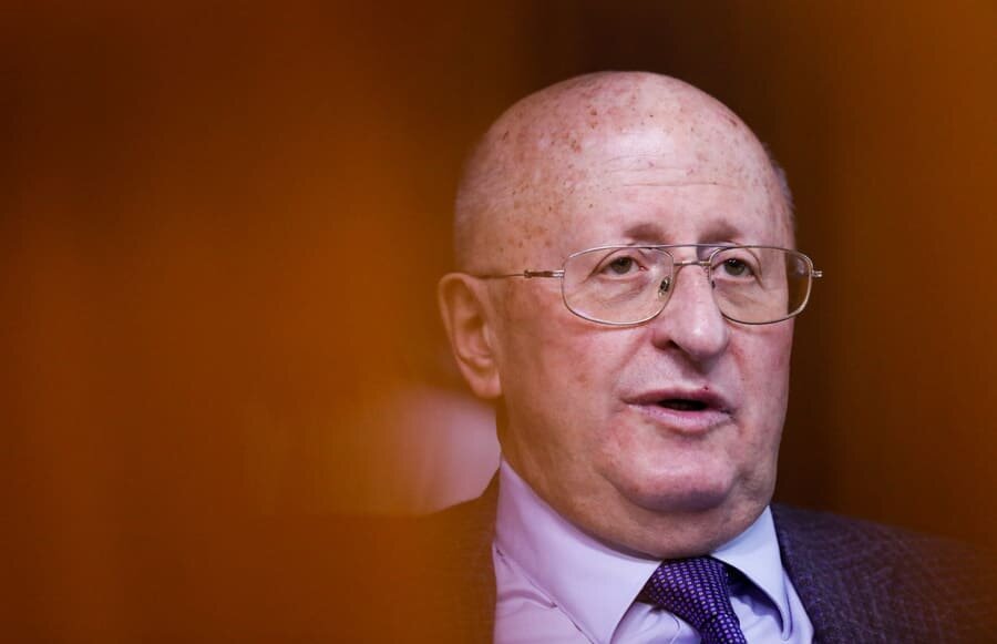 Александр Гинцбург.  Человек, которому мы почему-то должны доверить свою жизнь и здоровье своих детей...