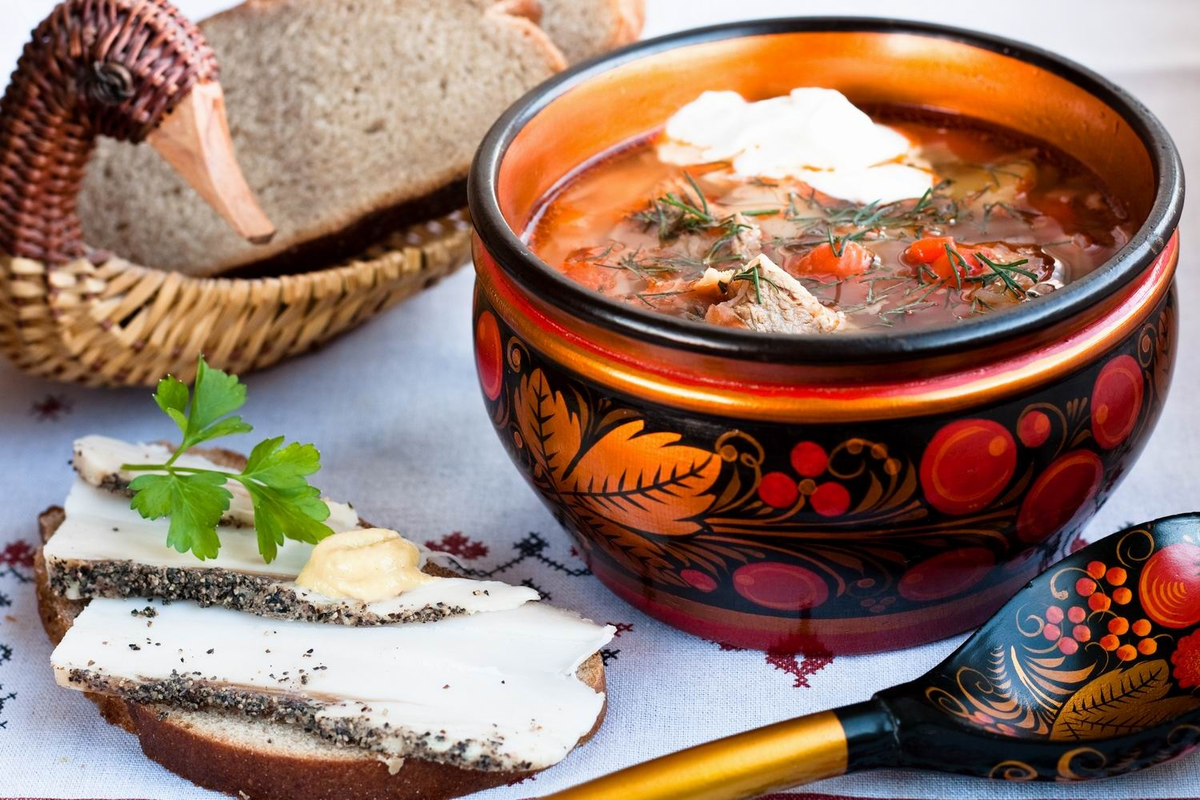 Супы, щи, борщи, похлебки - это яркая часть нашей кулинарной культуры, возникшей, конечно, задолго до появления термина "советский".-2