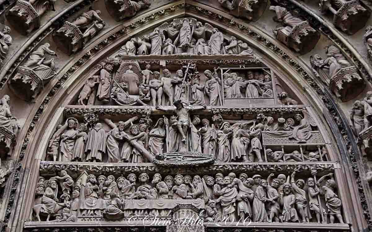 Изображение из открытых источников. Изображение сцены Страшного Суда на фасаде собора в Страсбурге