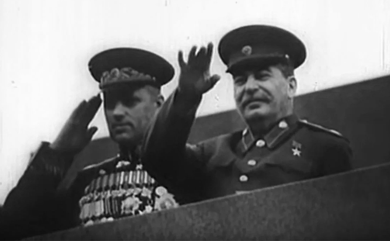 «Товарищ Сталин для меня святой». Почему Рокоссовский не предал низвергнутого вождя0