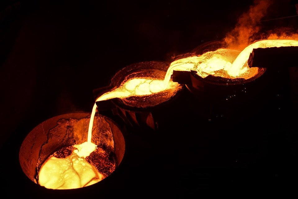 Металл жидкий, ему придают форму, а потом он застывает в ней. Фото с сайта pixabay.com