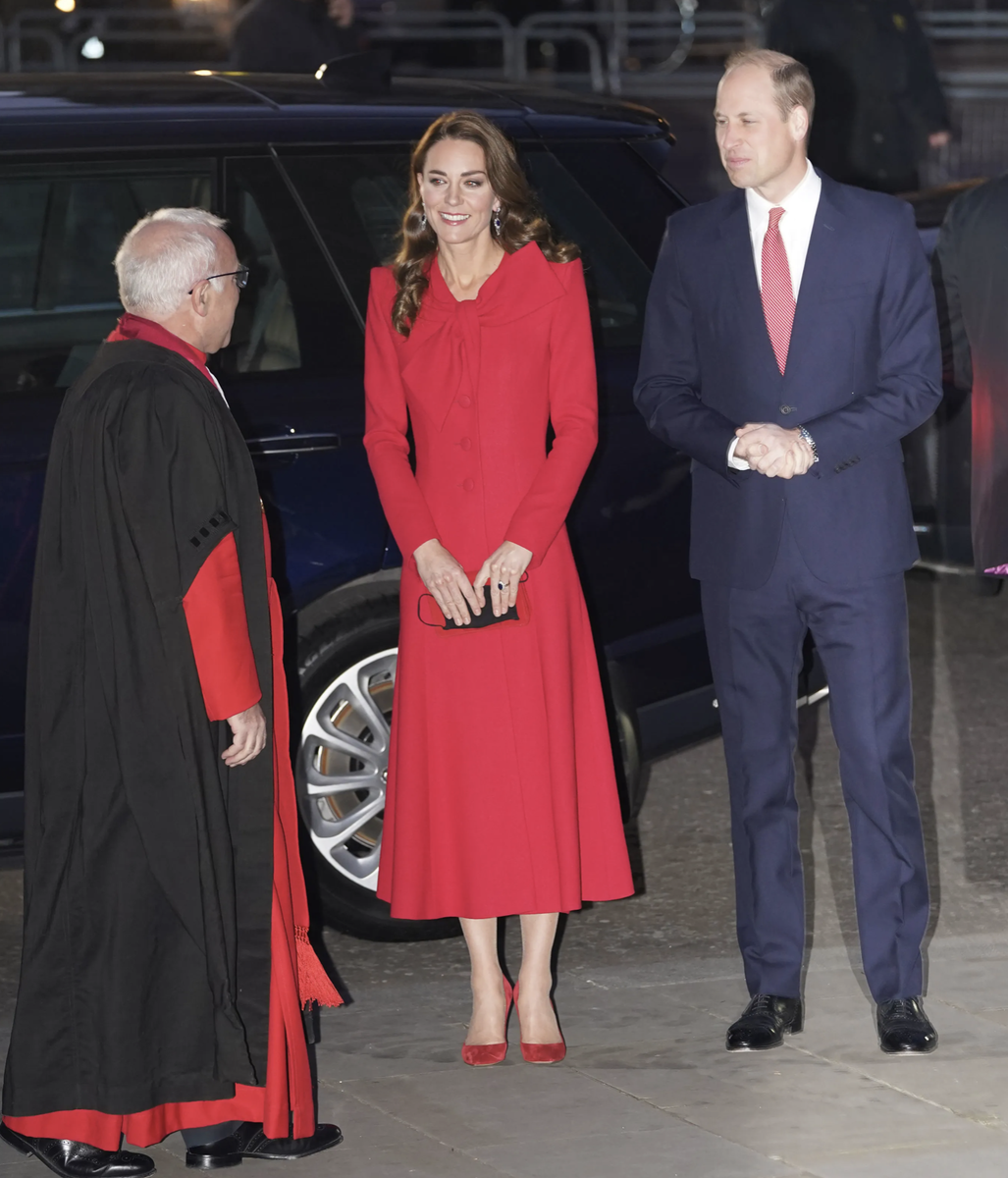 Роскошный выход Кейт Миддлтон и принца Уильяма, Рожденственская служба