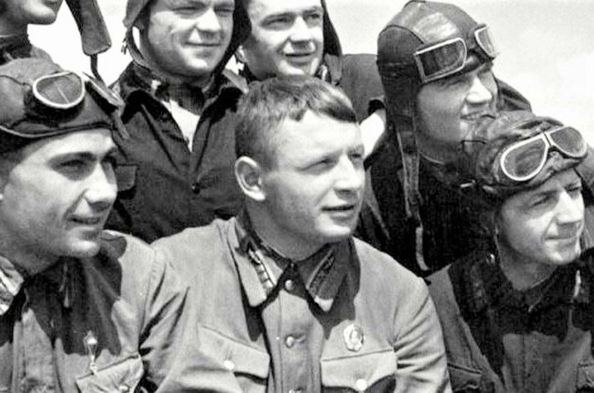 российские летчики. олег пешков и константин мурахтин. су-24 сбит турцией летчики олег пешков. су-24 олег пешков. александр петрович мамкин советский лётчик.