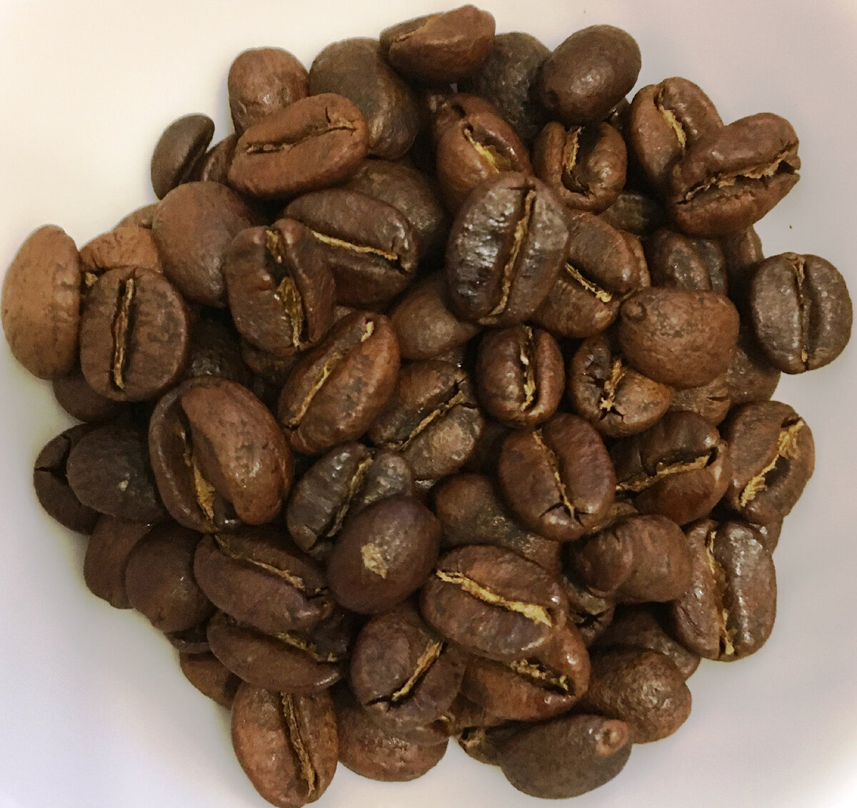 Катурра от Данило Переса - аккуратная и ровная, примерно одинакового размера, дефектных зерен не наблюдается.  Обжарка равномерная настолько, насколько позволяет длительная ферментация.