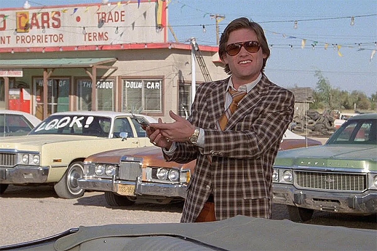 Кадр из старой американской комедии 1980 г.: "Подержанные автомобили"