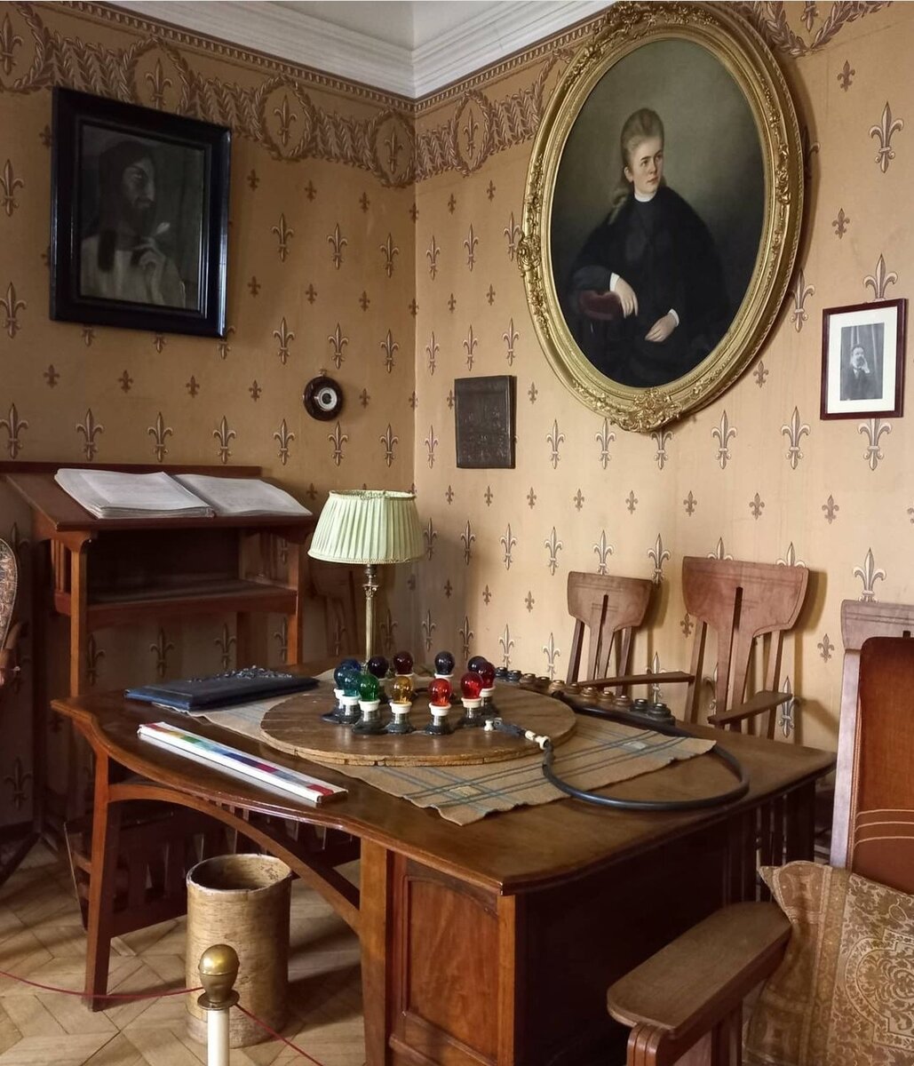 Те самые первые разноцветные лампочки, при помощи которых зародилась светомузыка