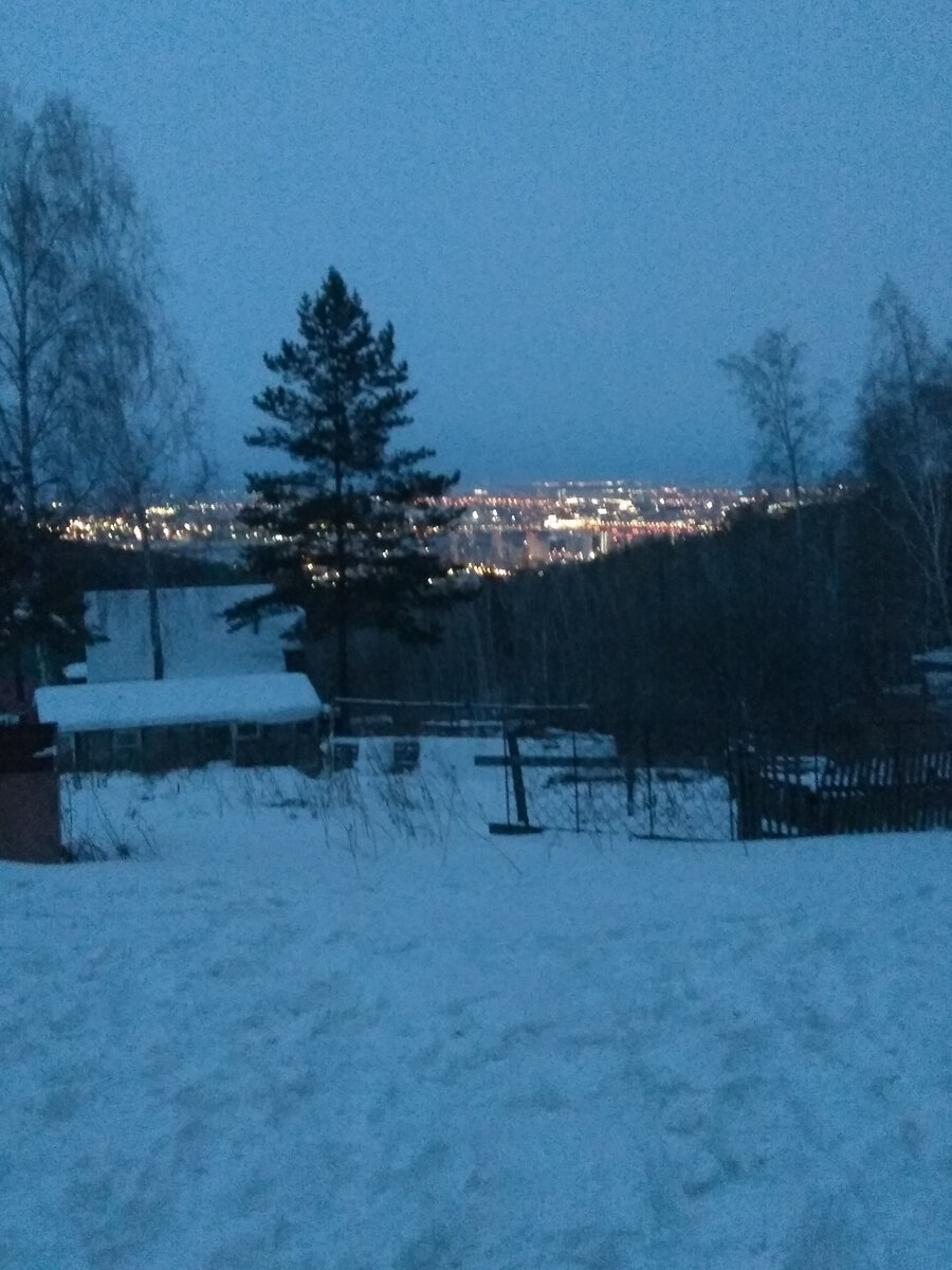 А за городом - снег. Фото из личного архива автора.