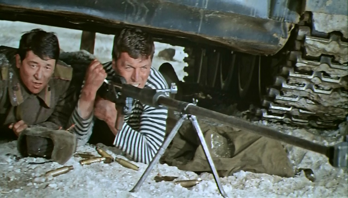 Кадр из фильма Леонида Быкова «Аты-баты, шли солдаты…». Высказывается мнение, что в основу этого фильма положен бой "широнинцев"