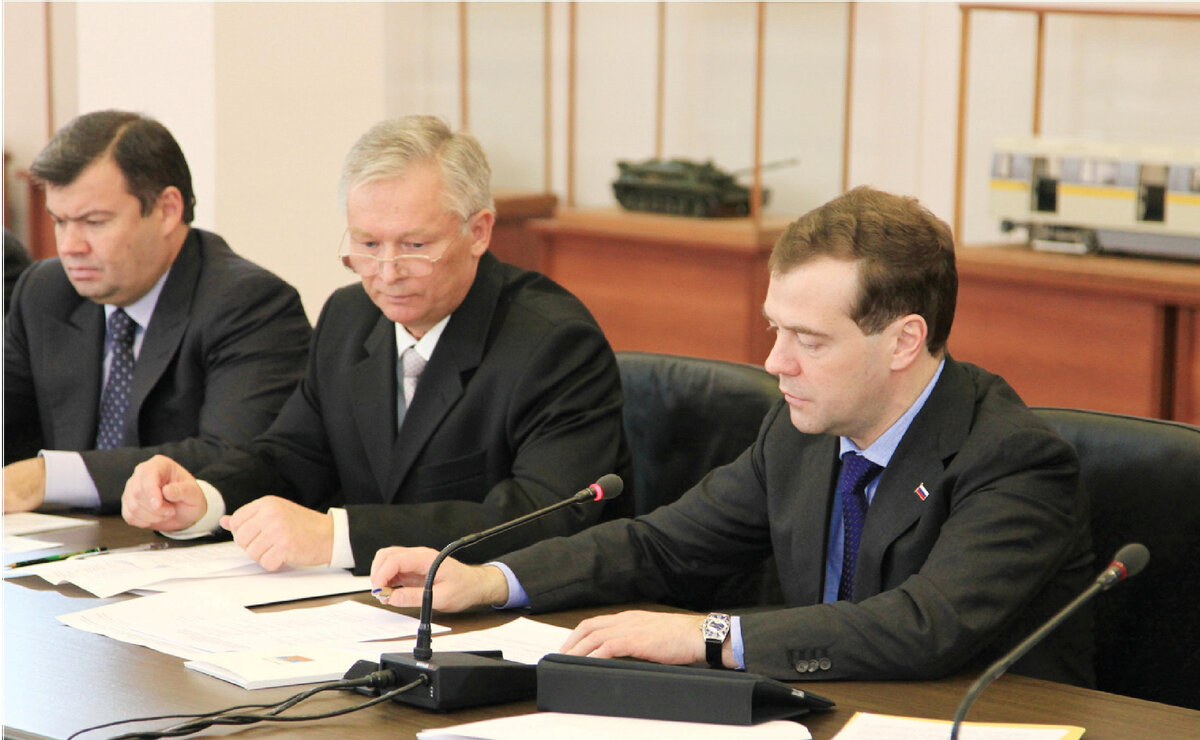 ВО ВРЕМЯ СОВЕЩАНИЯ ПО ВОПРОСАМ ОБЕСПЕЧЕНИЯ ПРОМЫШЛЕННЫХ ПРЕДПРИЯТИЙ ИНЖЕНЕРНЫМИ КАДРАМИ ПОД ПРЕДСЕДАТЕЛЬСТВОМ ПРЕЗИДЕНТА РОССИЙСКОЙ ФЕДЕРАЦИИ Д.А. МЕДВЕДЕВА. МАРТ, Г. МЫТИЩИ