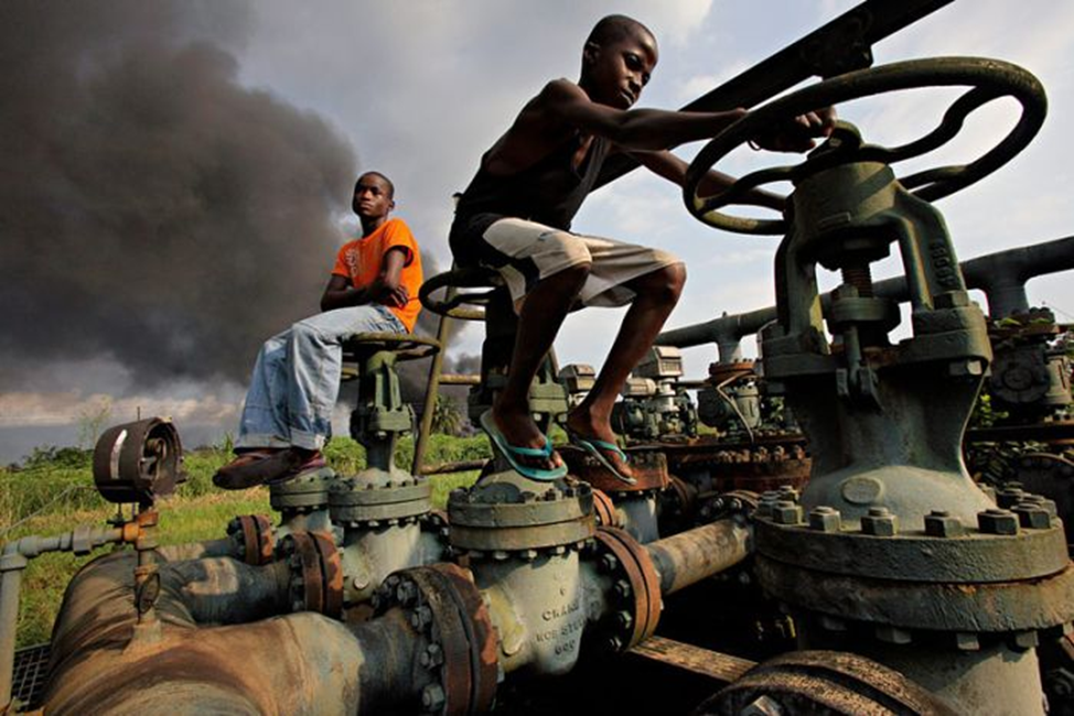 Производители нефти в африке. Нефтедобыча в Нигерии. Добыча нефти в Африке. Добыча нефти в Нигерии. ГАЗ В Африке.