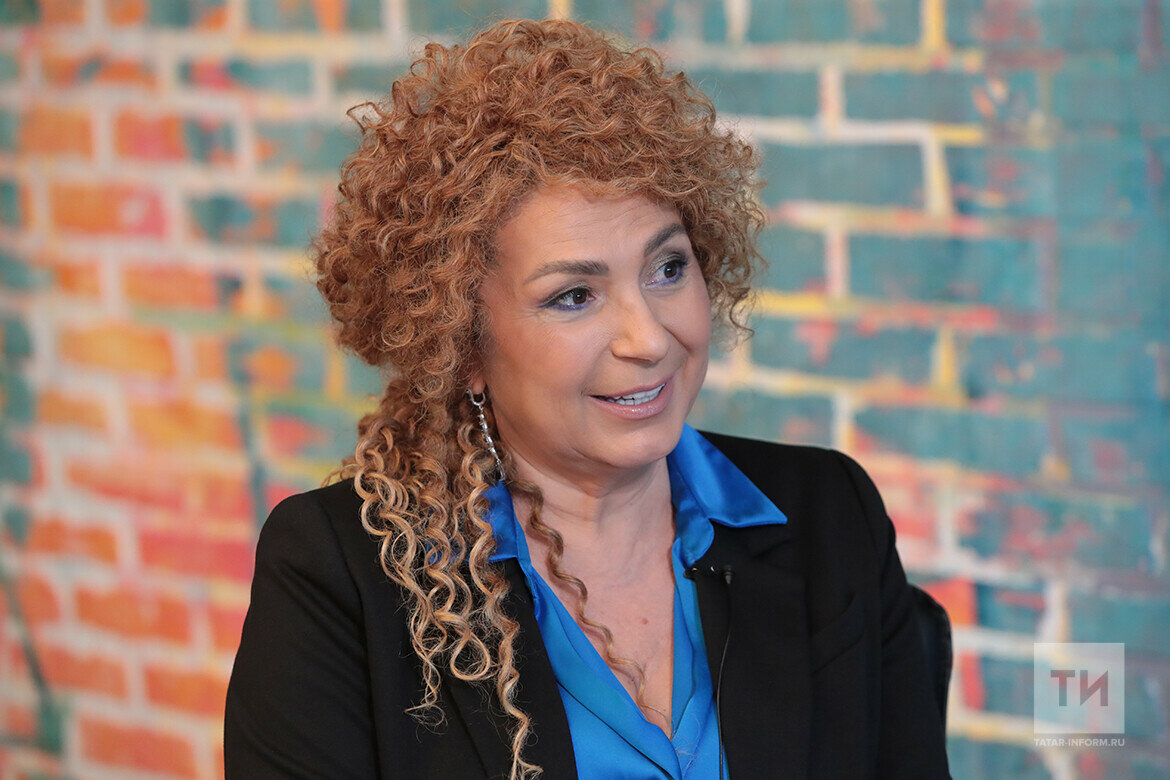 Зайнап Фархутдинова: «Думаю, даже отучившись в другой области – медицина, строительство, архитектура, – я бы все равно пришла на сцену»
Фото: © Рамиль Гали / «Татар-информ»