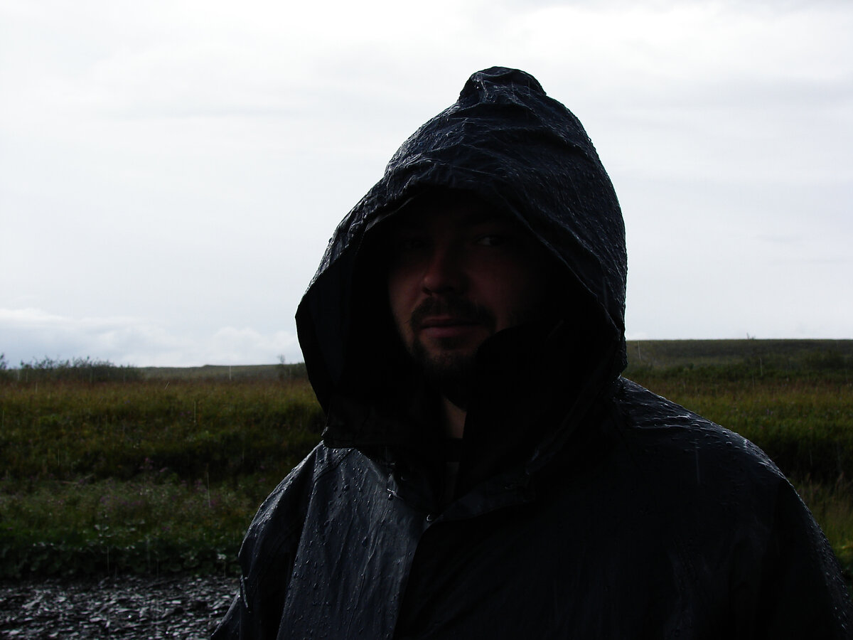 Дождевик из пропитанной ткани на Денисе