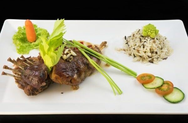 Нутрия, тушенная в сметане. Время приготовления: 14 часов. Количество порций: 4