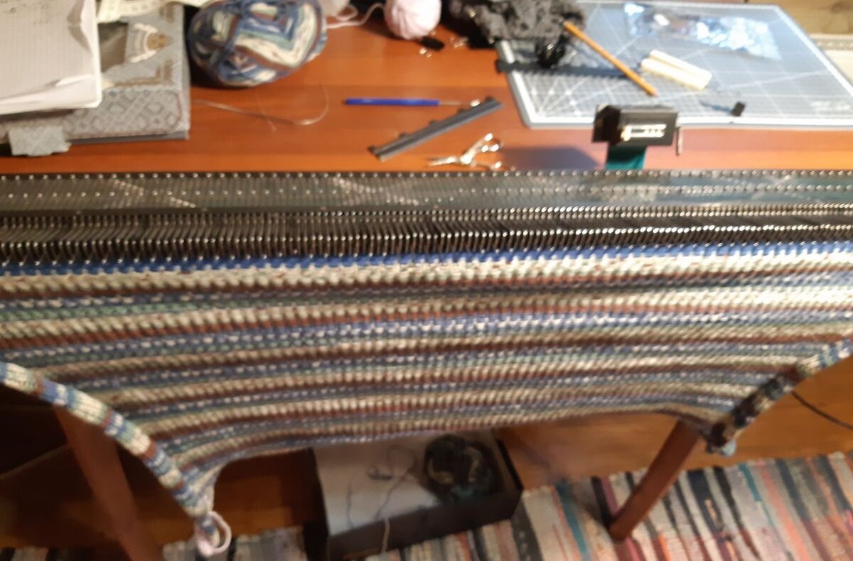 фото 1-  это уже вяжу спинку