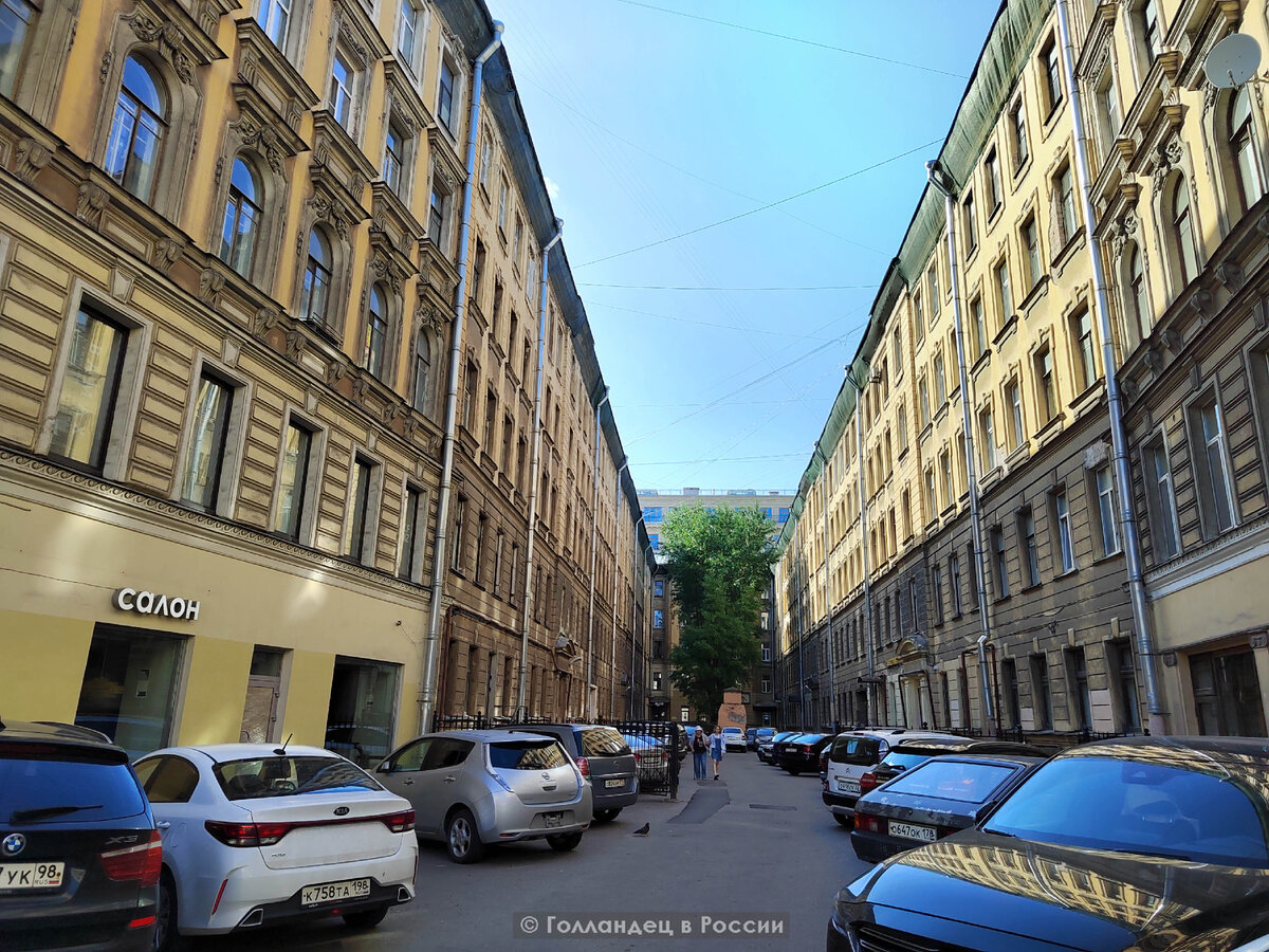 Что интересно: цена на комнаты зависела даже от вида из окон. Например, комнаты во внутренний двор были много дешевле. Чтобы поднять цену, хозяева домов делали дома П-формы. Так больше комнат смотрели на улицу. Фото: из личного архива