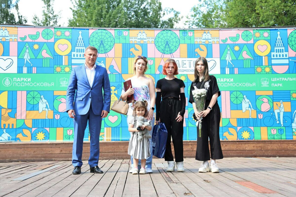 Я, Санька, Светик, Вика, мэр и плюшевый котик 🥳