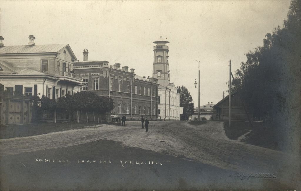 Пожарная каланча на здании городской управы. Смотровая площадка на вершине каланчи – точка съемки панорамы.