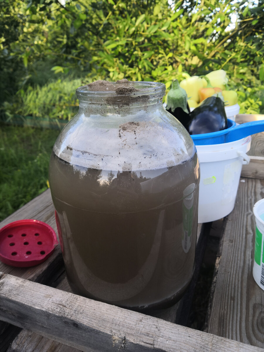 В готовую подкормку добавили золу