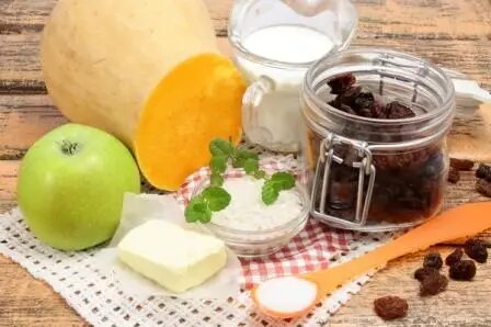 Подготовьте все необходимые продукты для приготовления блюда, которые понадобятся в процессе.