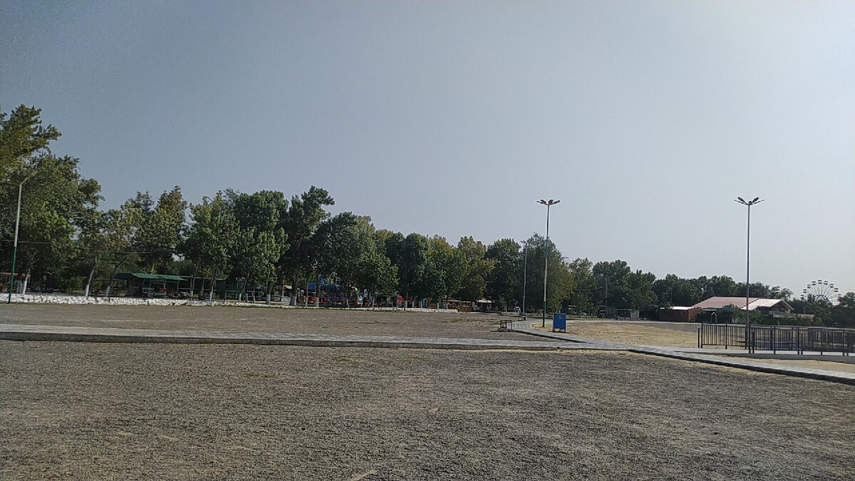 Озеро. Проход к нему. Уже без раздевалок. 