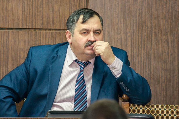 Собеседники называют по меньшей мере трех основных претендентов на пост главного безопасника КАМАЗа. В их числе действующие советники гендиректора предприятия Сергея Когогина: 55-летние Александр Евграфов (на фото) и Файзулла Хусниев