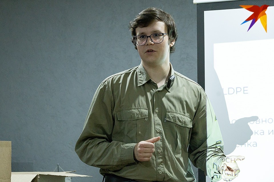     Андрей Петкевич рассказал ребятам о том, как сортировать мусор в домашних условиях. Антон ЗАБИРОВ