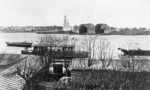 Охтинская судоверфь. Рядом видна снесённая в советское время церковь Святого Духа