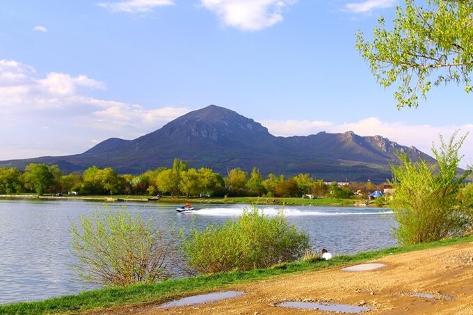 Гора Бештау недалеко от нее находиться курорт Пятигорск