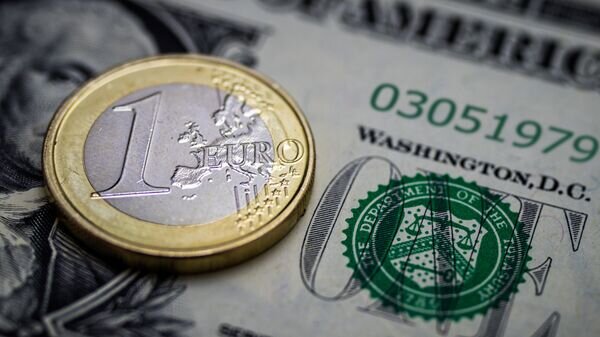   CC BY 2.0 / Dennis Skley / Euro vs. Dollar 121/366