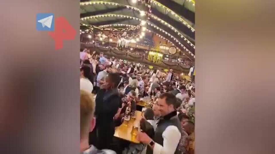    Исполнение "Калинки" на Остоберфесте удивило людей: "Происки Кремля"