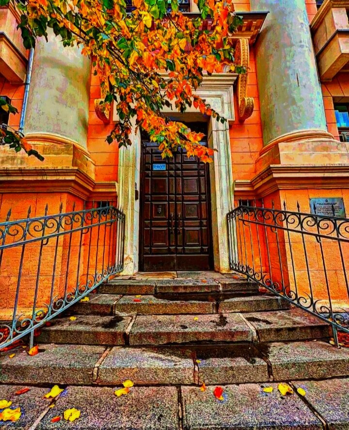 А осень все еще золотая)