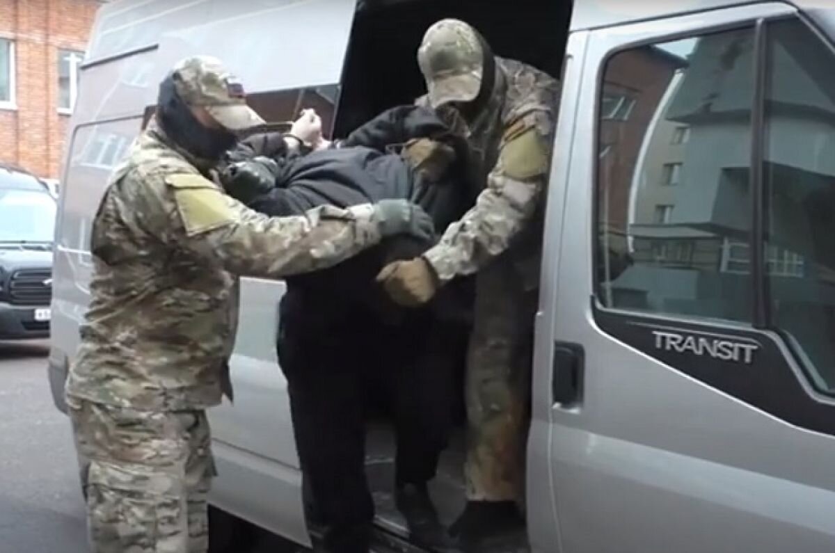    Суды в Томске и на Ставрополье отправили задержанных под арест.