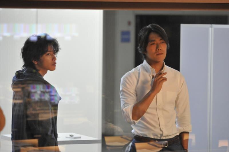 она тоже любит ложь дорама. Sato takeru она любит ложь. она тоже любит ложь. она очень любит ложь фильм. она тоже любит ложь.