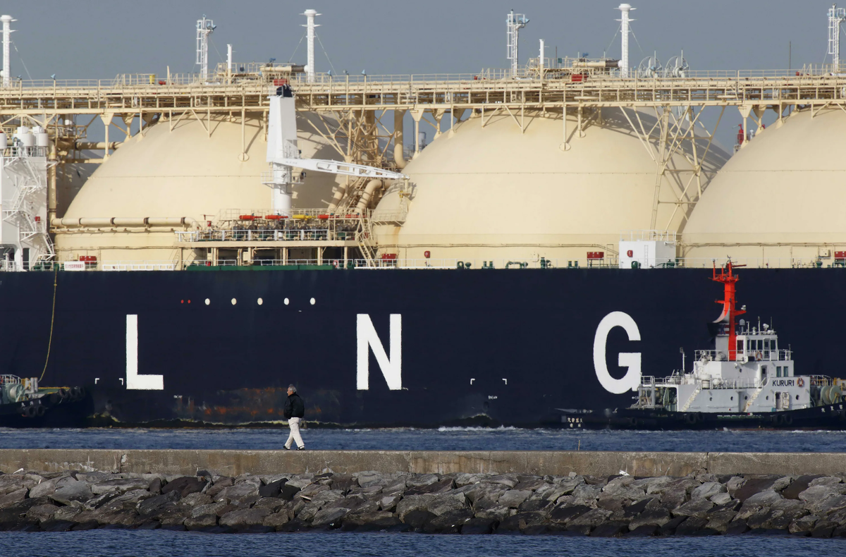 Решение байдена по спг. LNG (liquefied natural Gas Carrier) судно. Американский танкер СПГ. Американский СПГ газовозы. Терминал регазификации СПГ.