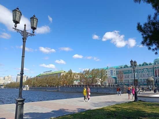     В НЕБЕ НАД ЕКАТЕРИНБУРГОМ можно будет наблюдать СОЛНЕЧНОЕ ЗАТМЕНИЕ. ФОТО: НИКОЛАЙ КУРИЛОВ / "МК-УРАЛ".