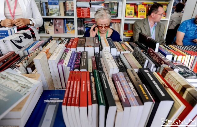    Книжный магазин Дарья Антонова © ИА REGNUM