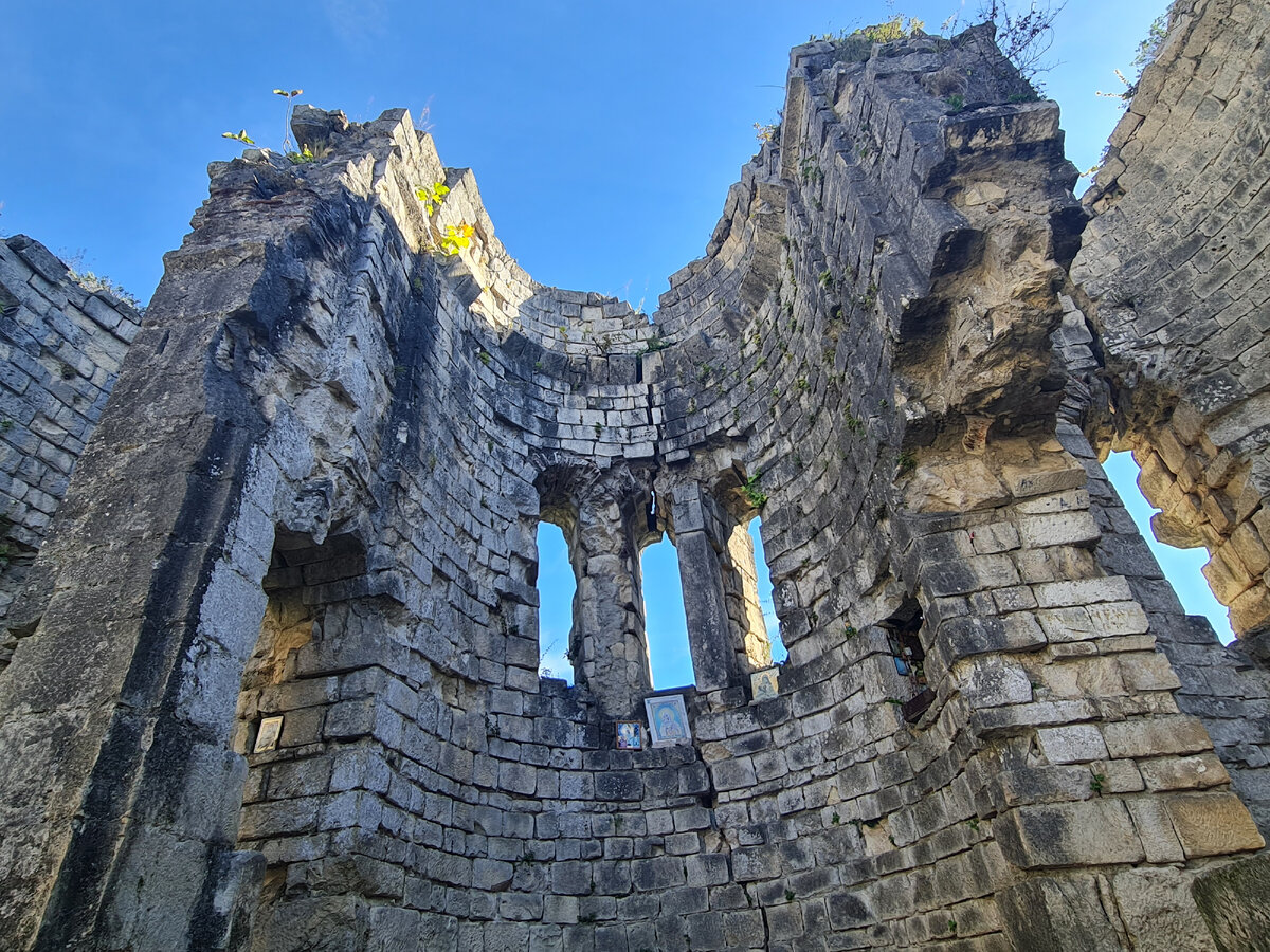 Бзыбской храм. Абхазия 