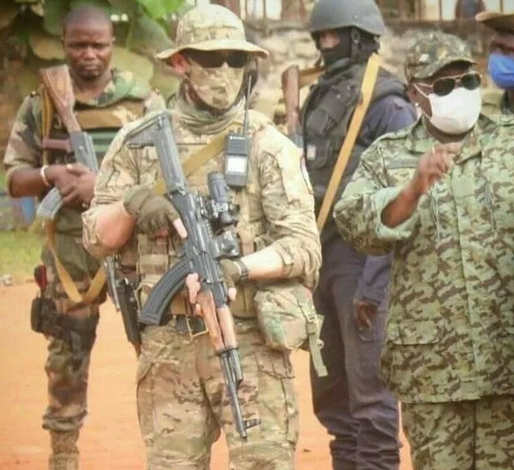 Дать отпор бандитам смогла правительственная армия республики (FACA), которую обучают русские инструкторы из «ЧВК Вагнера»